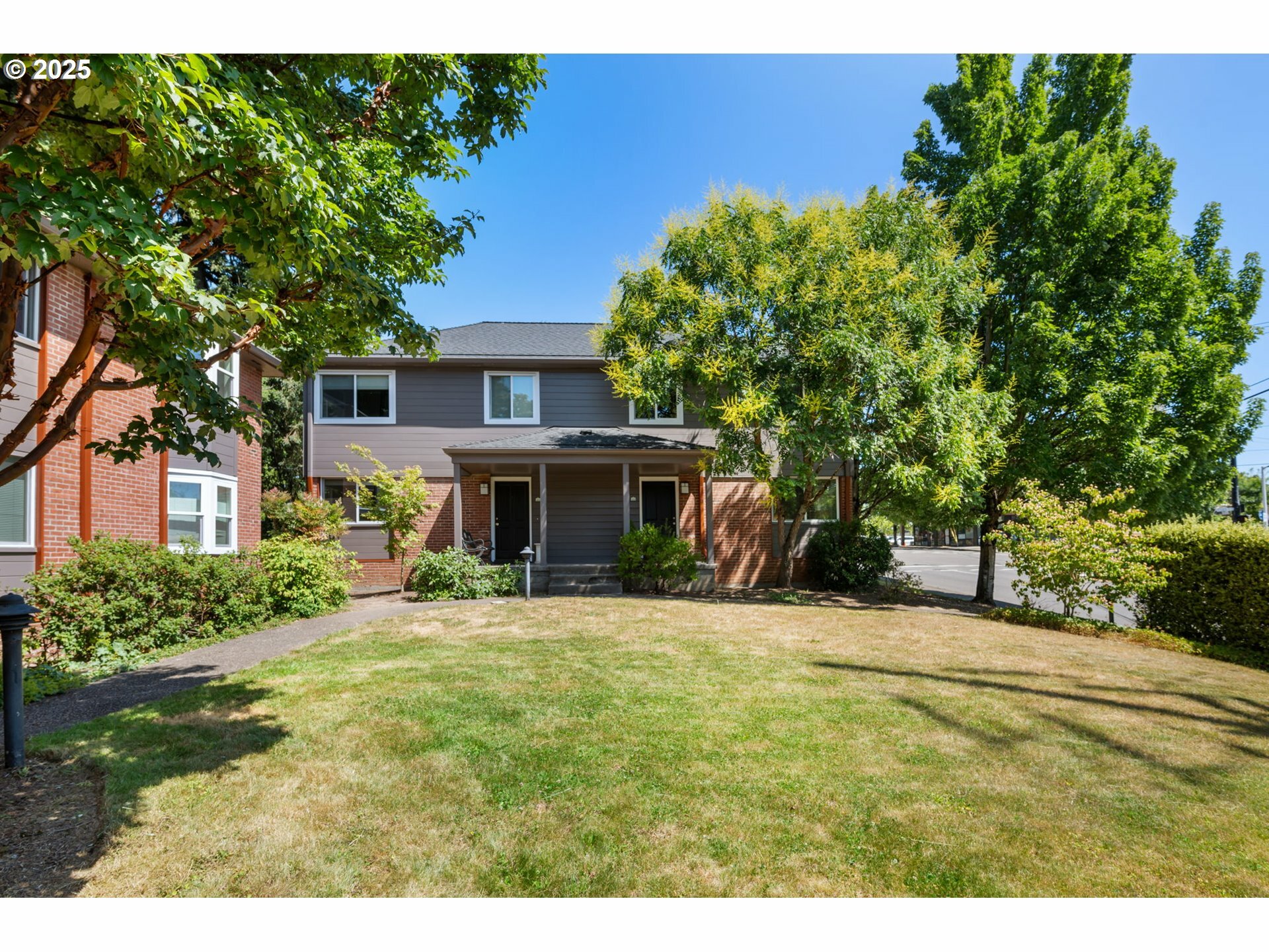 Property Photo: 420 S State St OR 97034