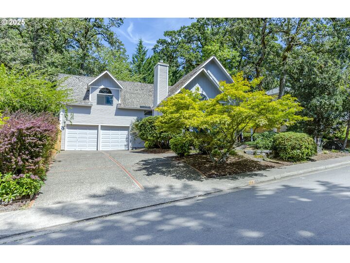 2703 Moon Mountain Dr  Eugene OR 97403 photo