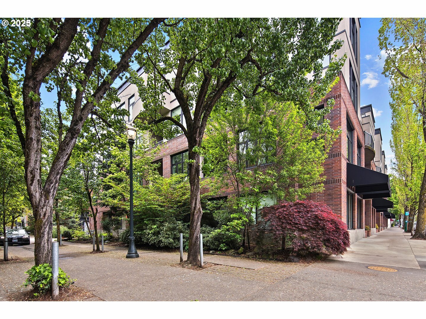Property Photo: 618 NW 12th Ave OR 97209