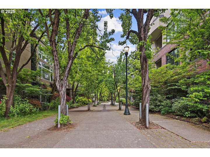 Property Photo:  618 NW 12th Ave 216  OR 97209 