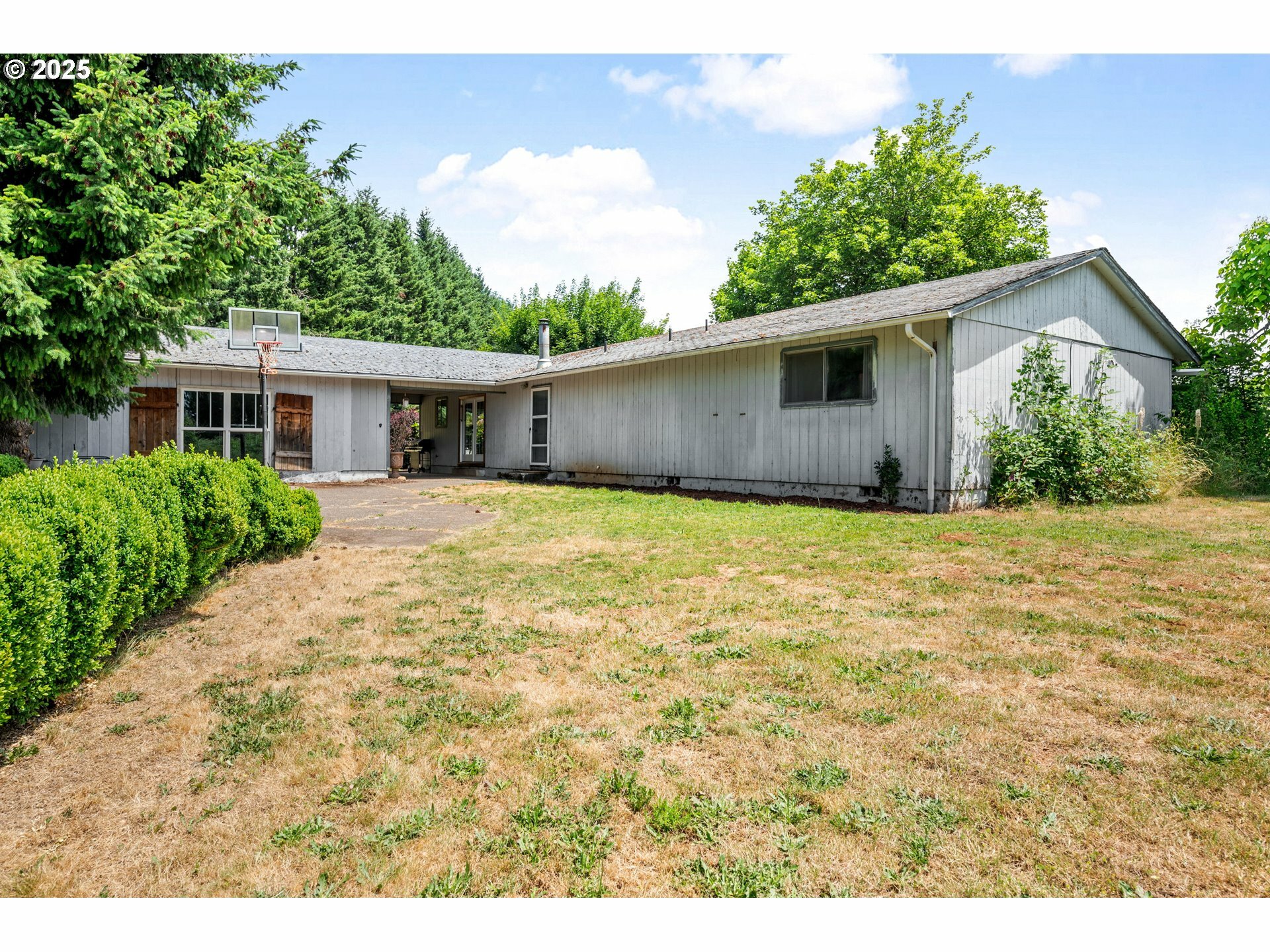 Property Photo: 22224 S Kamrath Rd OR 97045