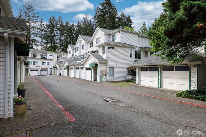 Property Photo:  16219  Northup Way C-204  WA 98008 