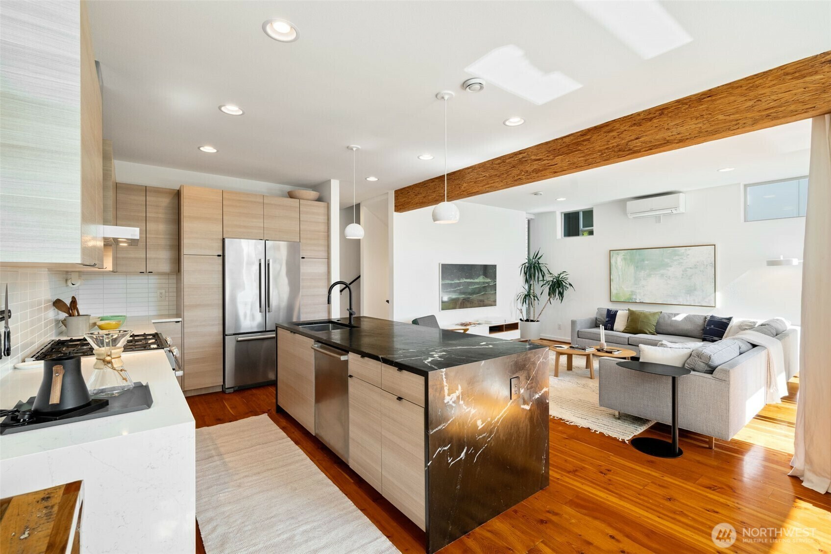 Property Photo: 4437 33rd Avenue S WA 98108