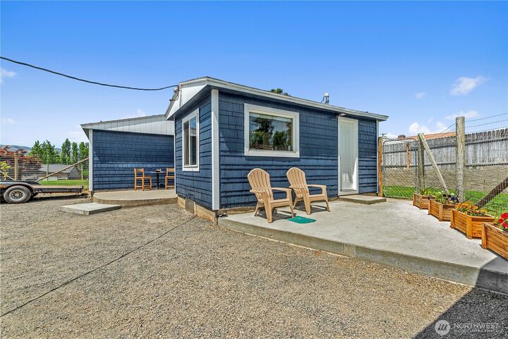 Property Photo: 143 N June Avenue WA 98802