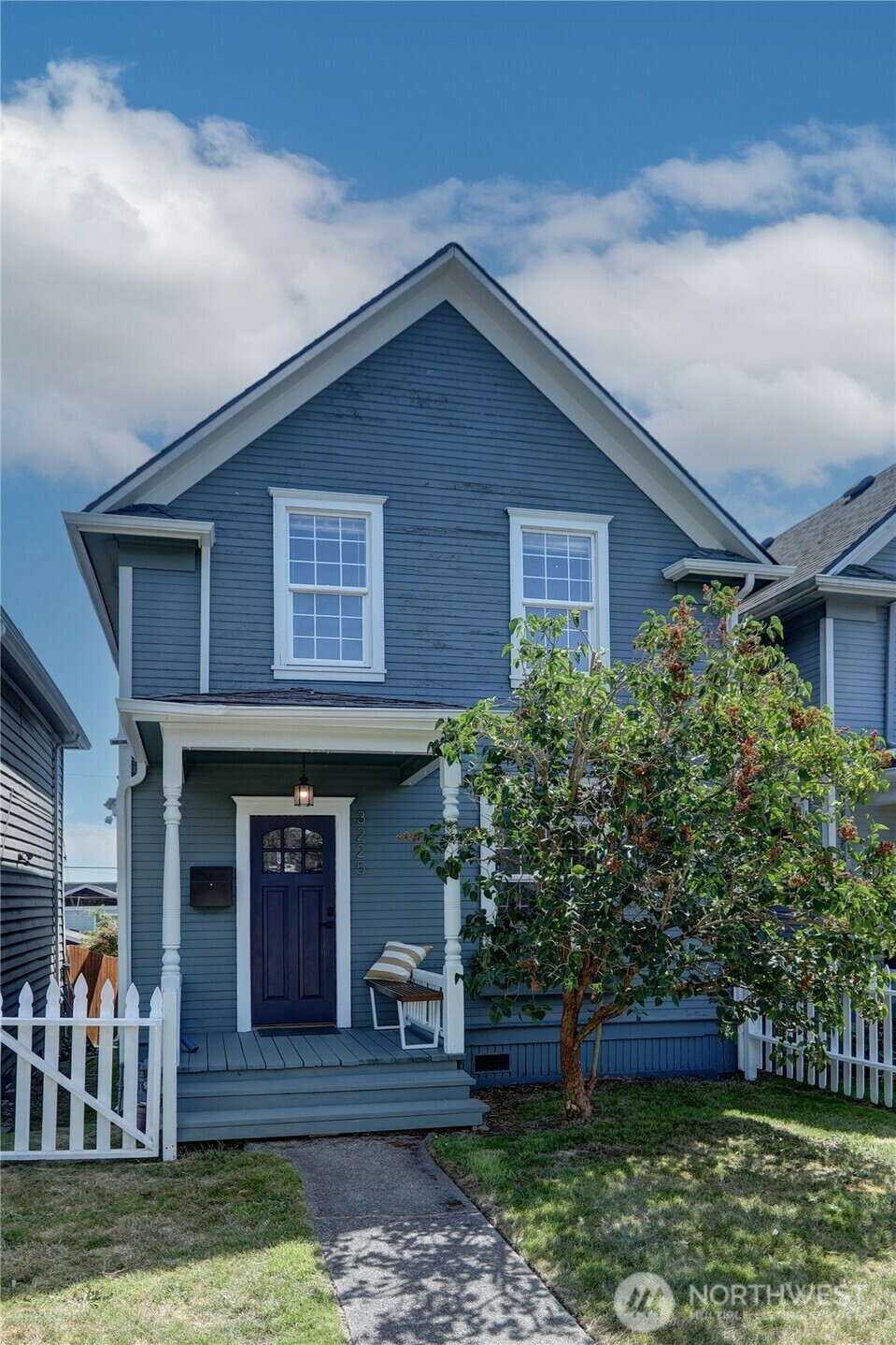 Property Photo: 3225 Oakes Avenue WA 98201