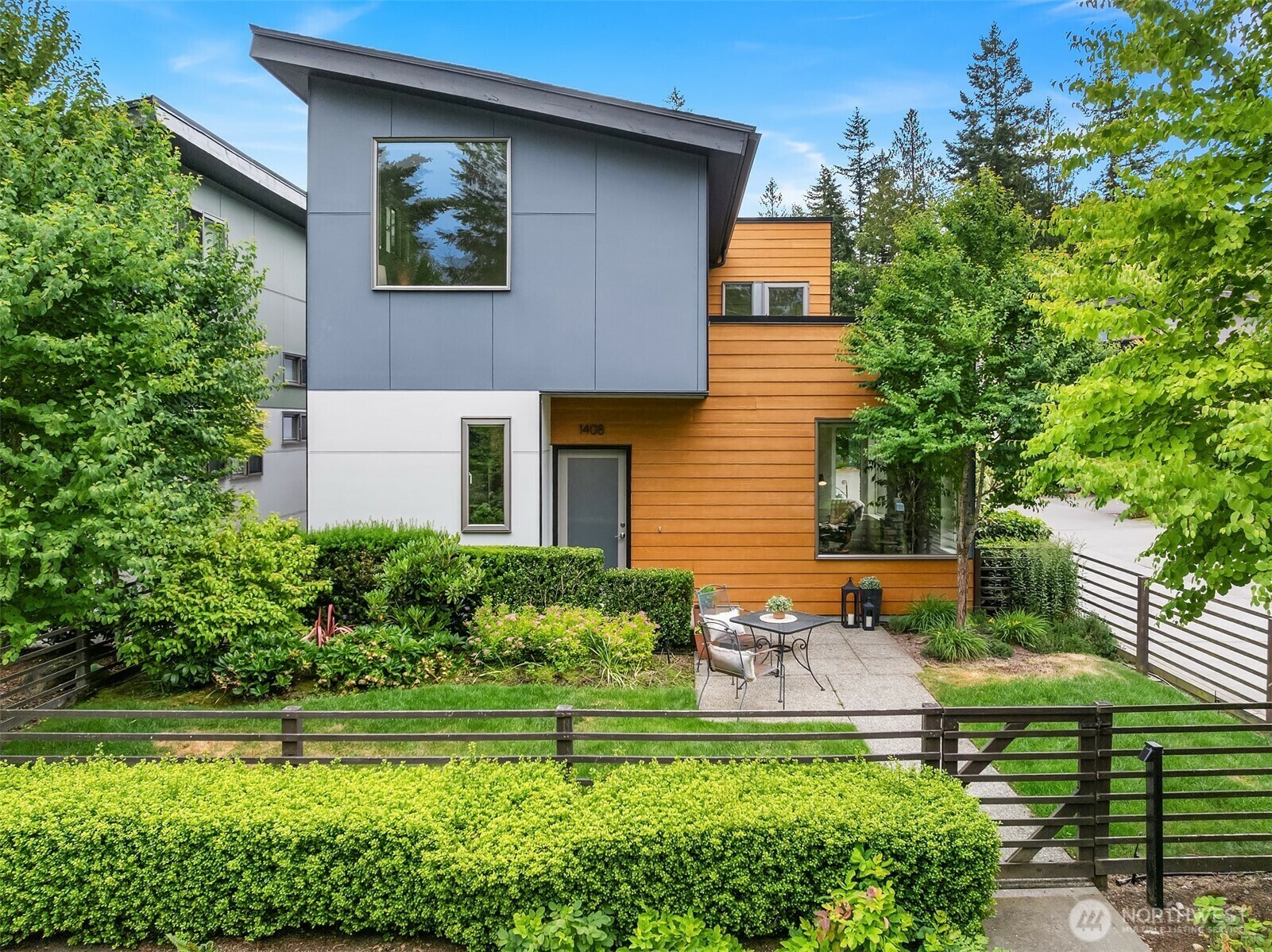 Property Photo: 1408 Hinoki Walk NE WA 98029