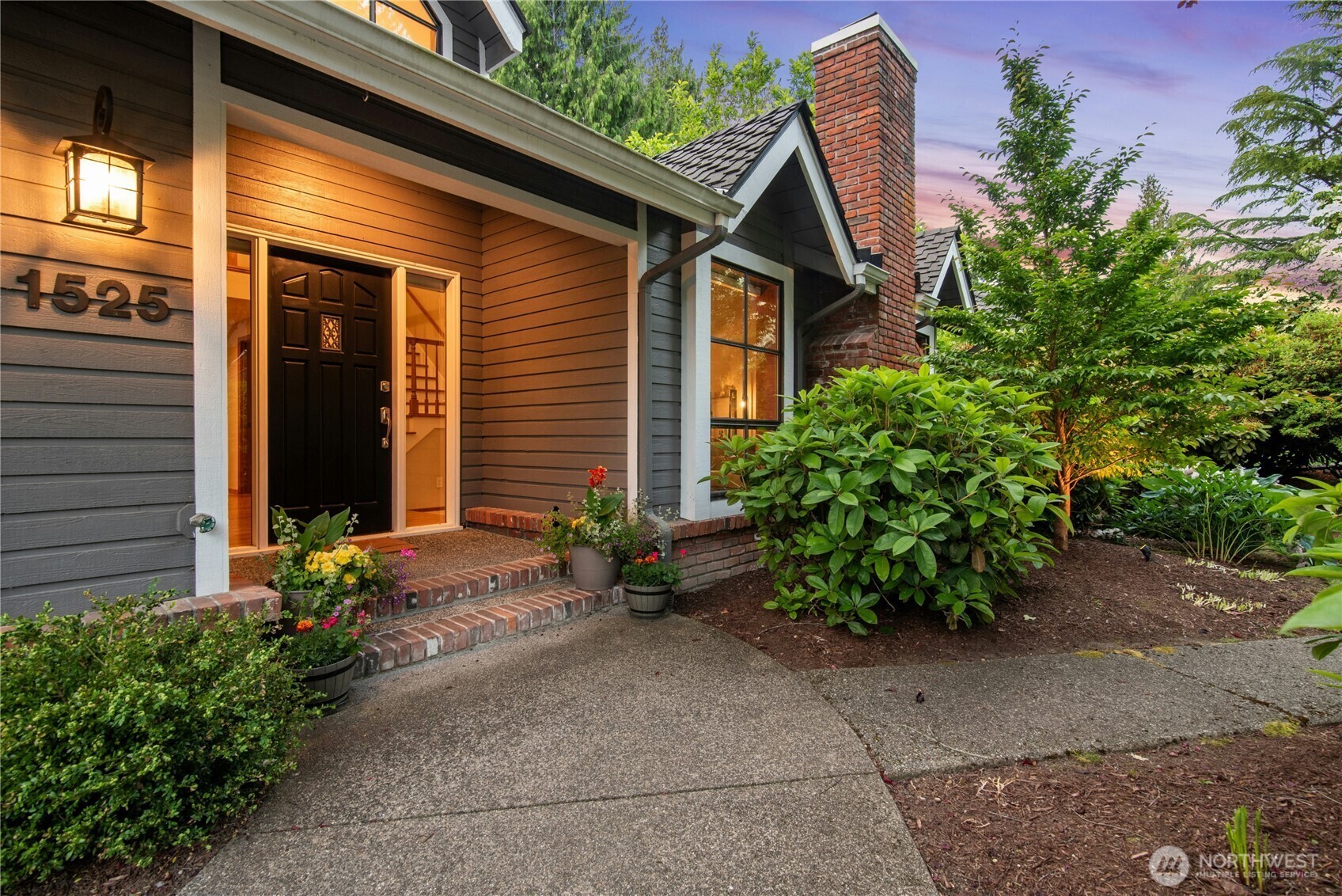 Property Photo:  1525  145th Place SE  WA 98012 