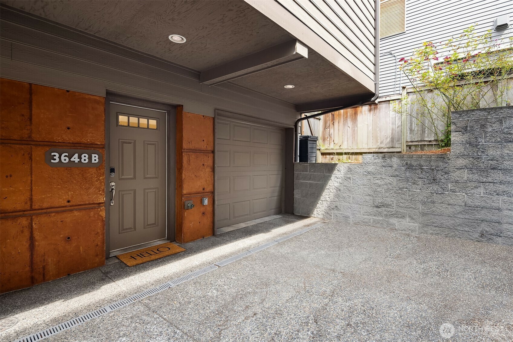 Property Photo: 3648 Dayton Avenue N B WA 98103