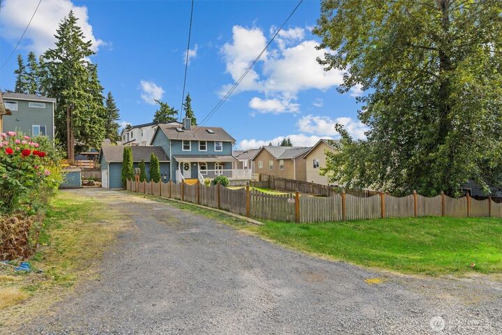Property Photo: 14014 Ash Way WA 98087