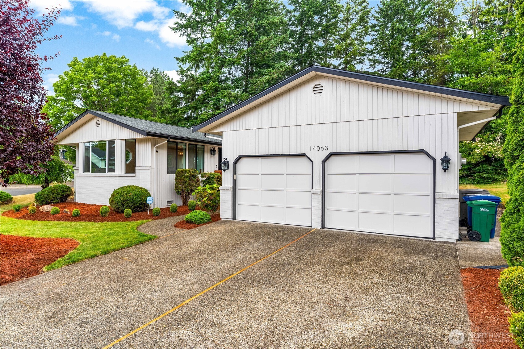 Property Photo: 14063 SE 159th Place WA 98058