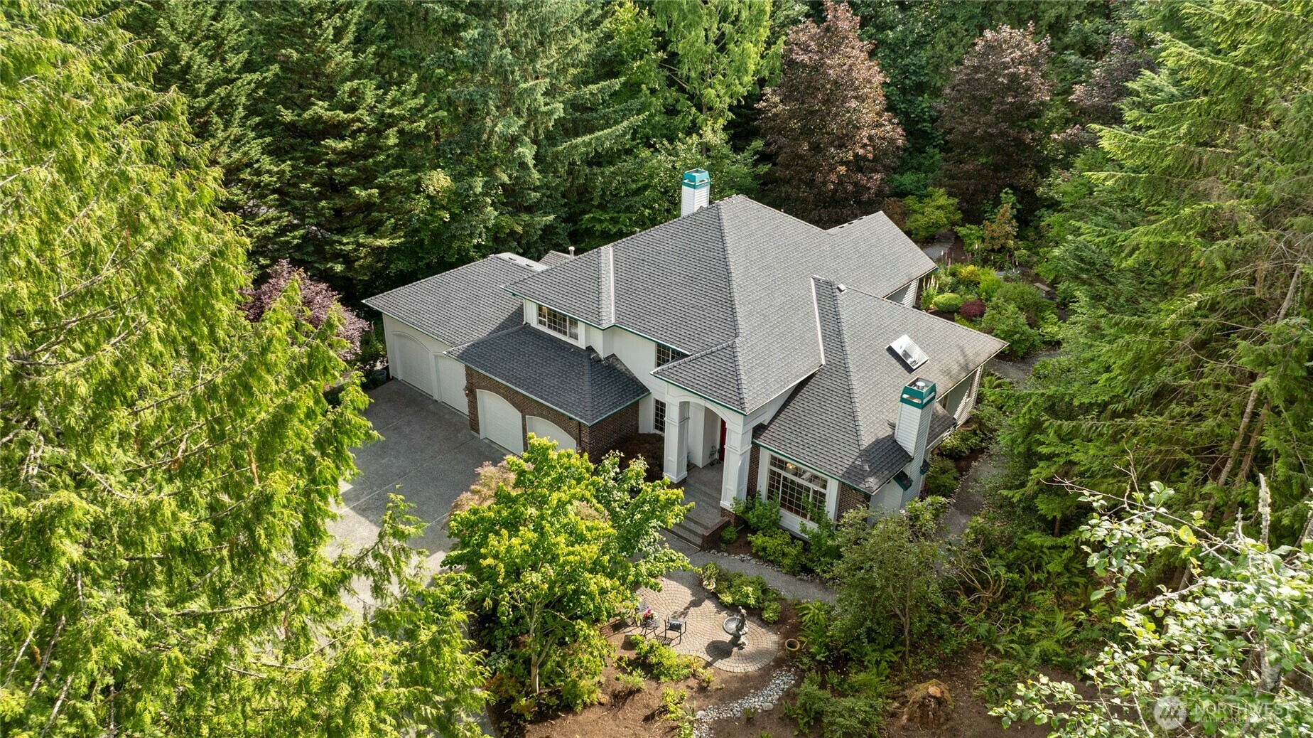 Property Photo: 14612 255th Lane SE WA 98027