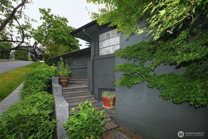 Property Photo:  4203 NE 38th Street  WA 98105 