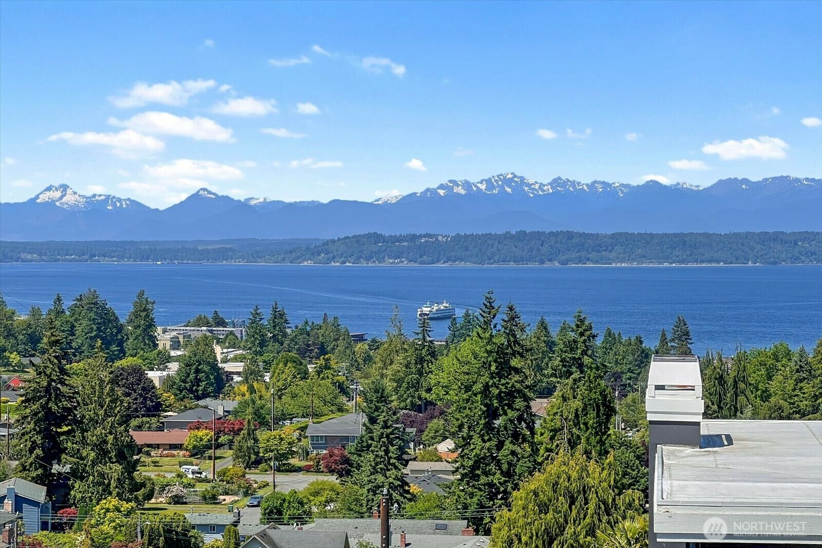 Property Photo:  1125  Vista Place  WA 98020 