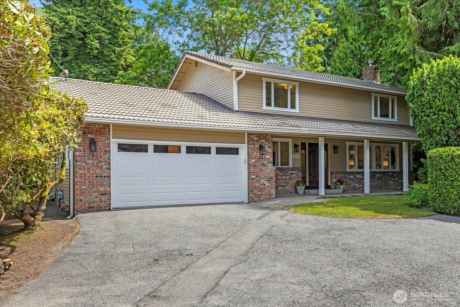 Property Photo: 8606 184th Street SW WA 98026