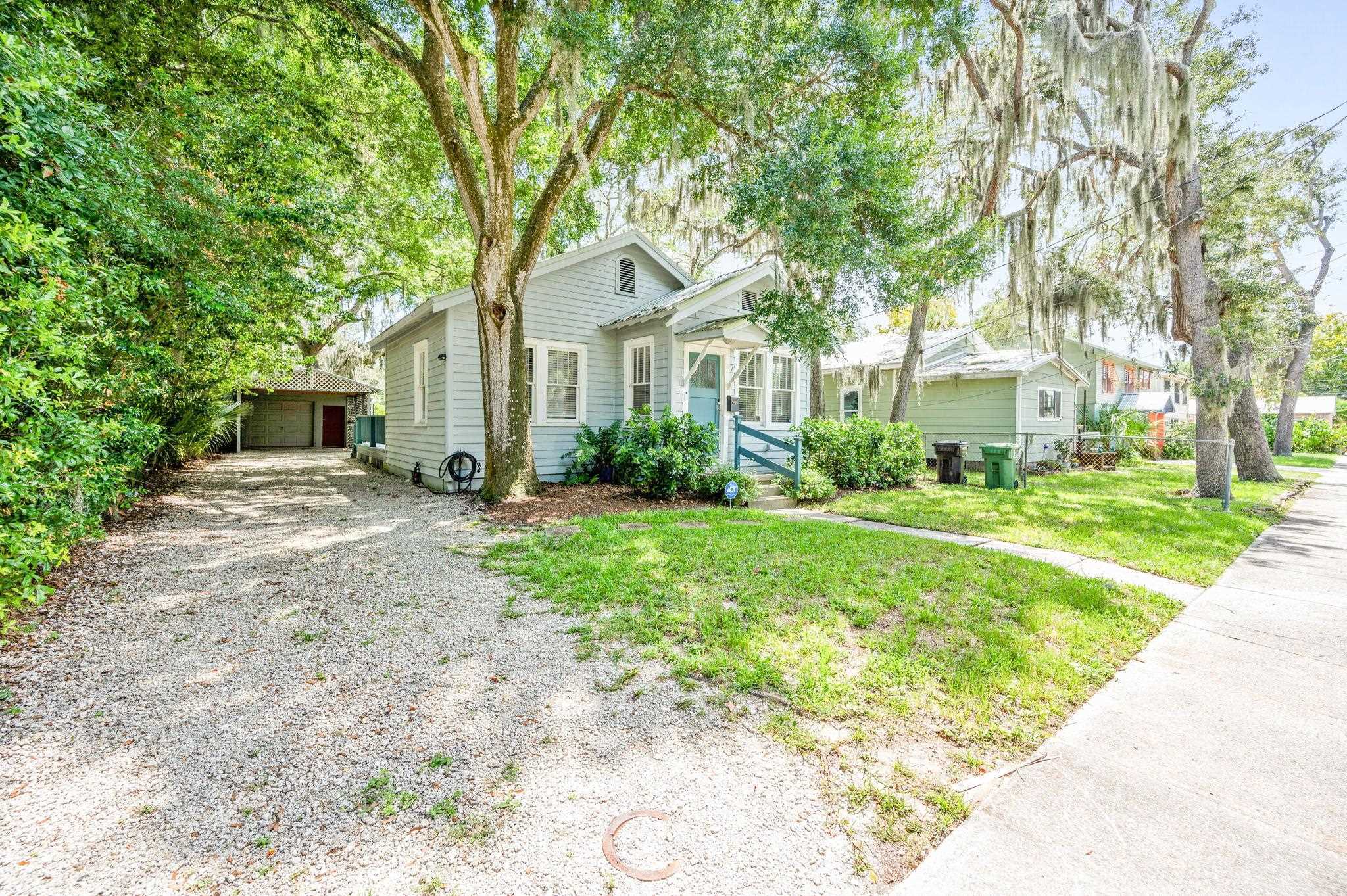 Property Photo: 7 Park Ave FL 32084