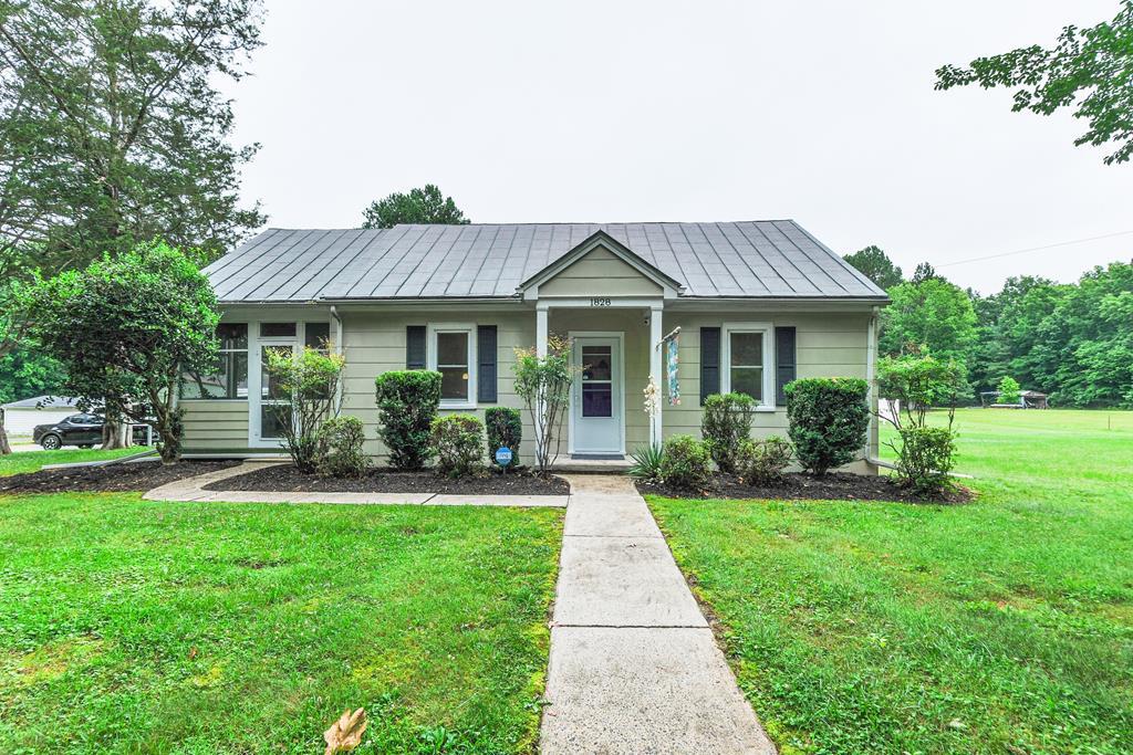 Property Photo: 1828 Back Hampden Sydney Road VA 23901