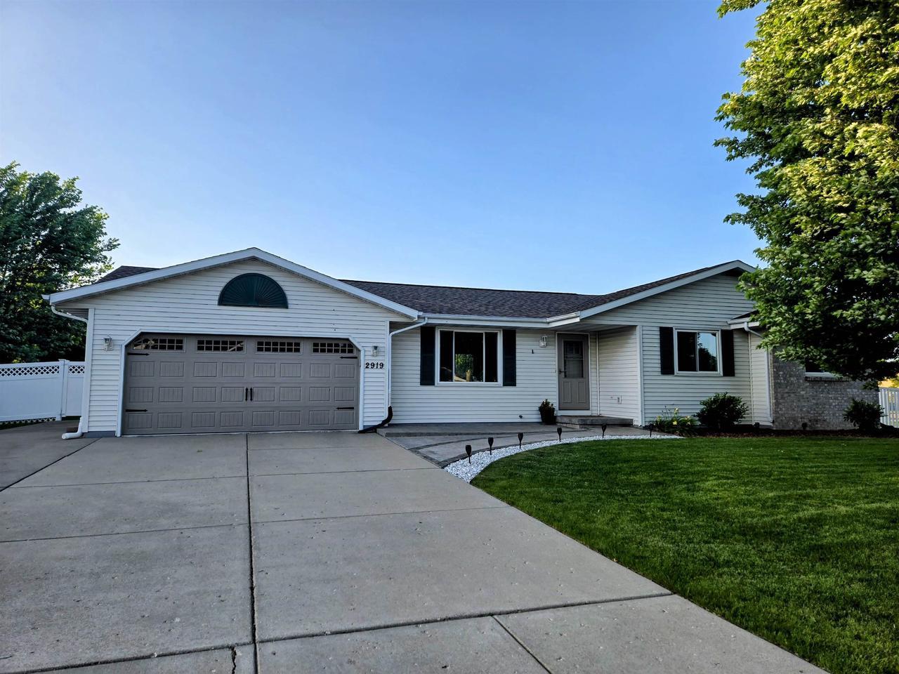 Property Photo: 2919 Quebec Lane WI 53545