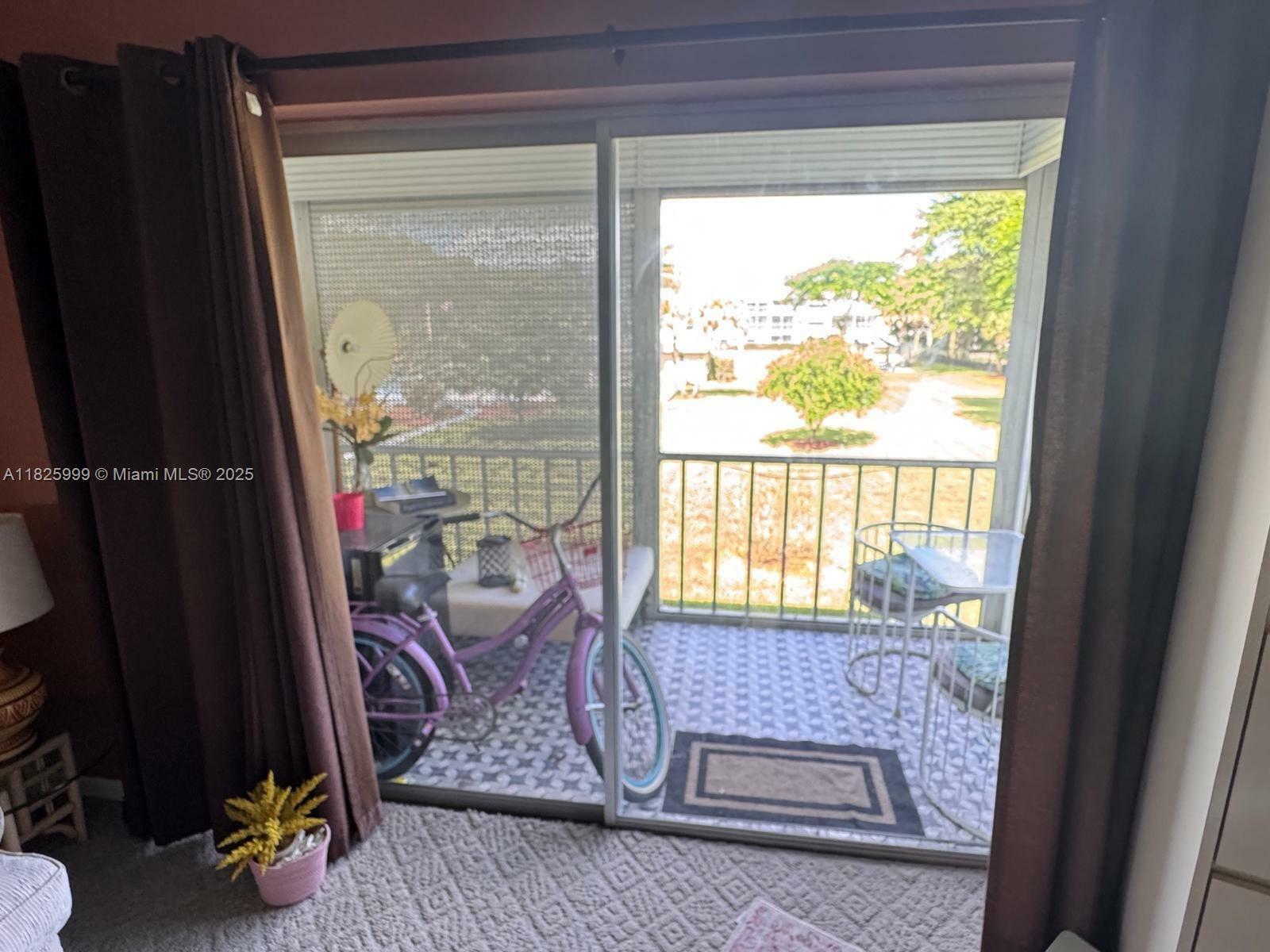 Property Photo: 5200 Washington St 207 FL 33021