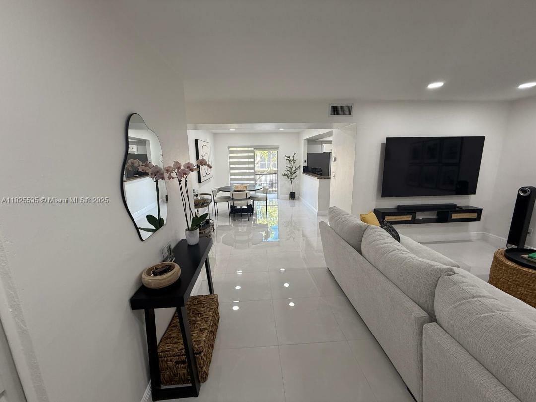 8401 SW 107th Ave 364E  Miami FL 33173 photo