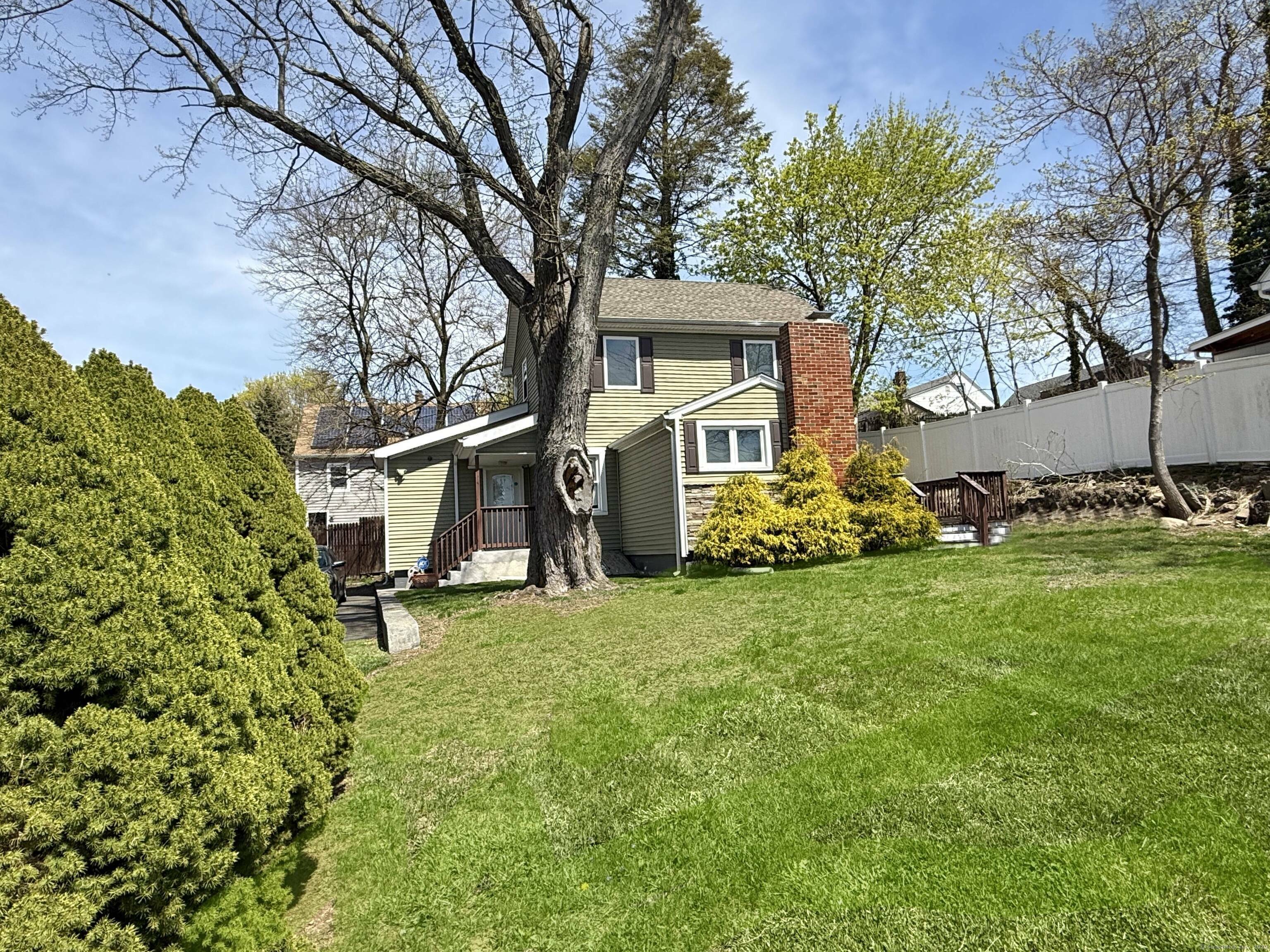 Property Photo:  