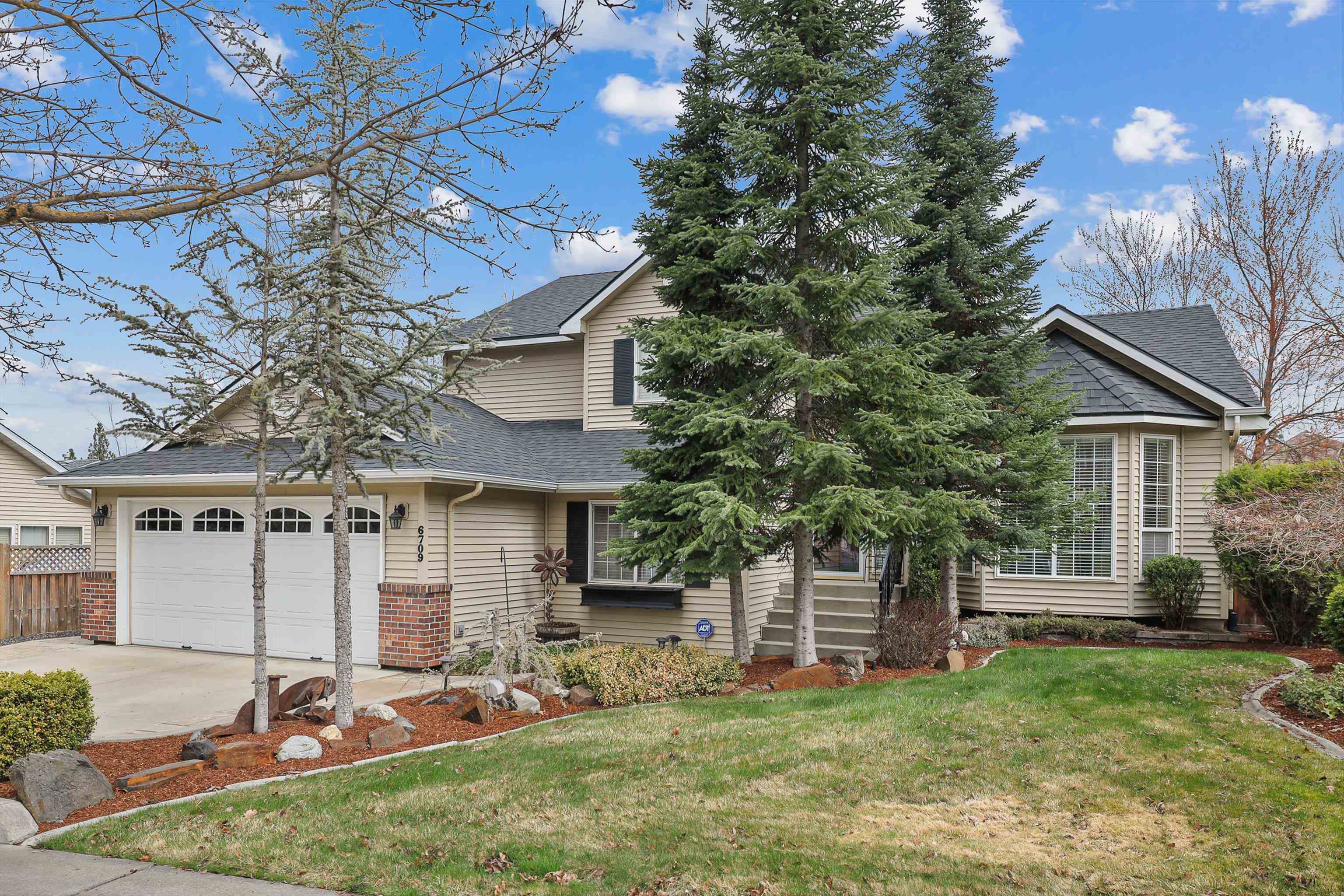 Property Photo: 6709 S Moran View St WA 99224