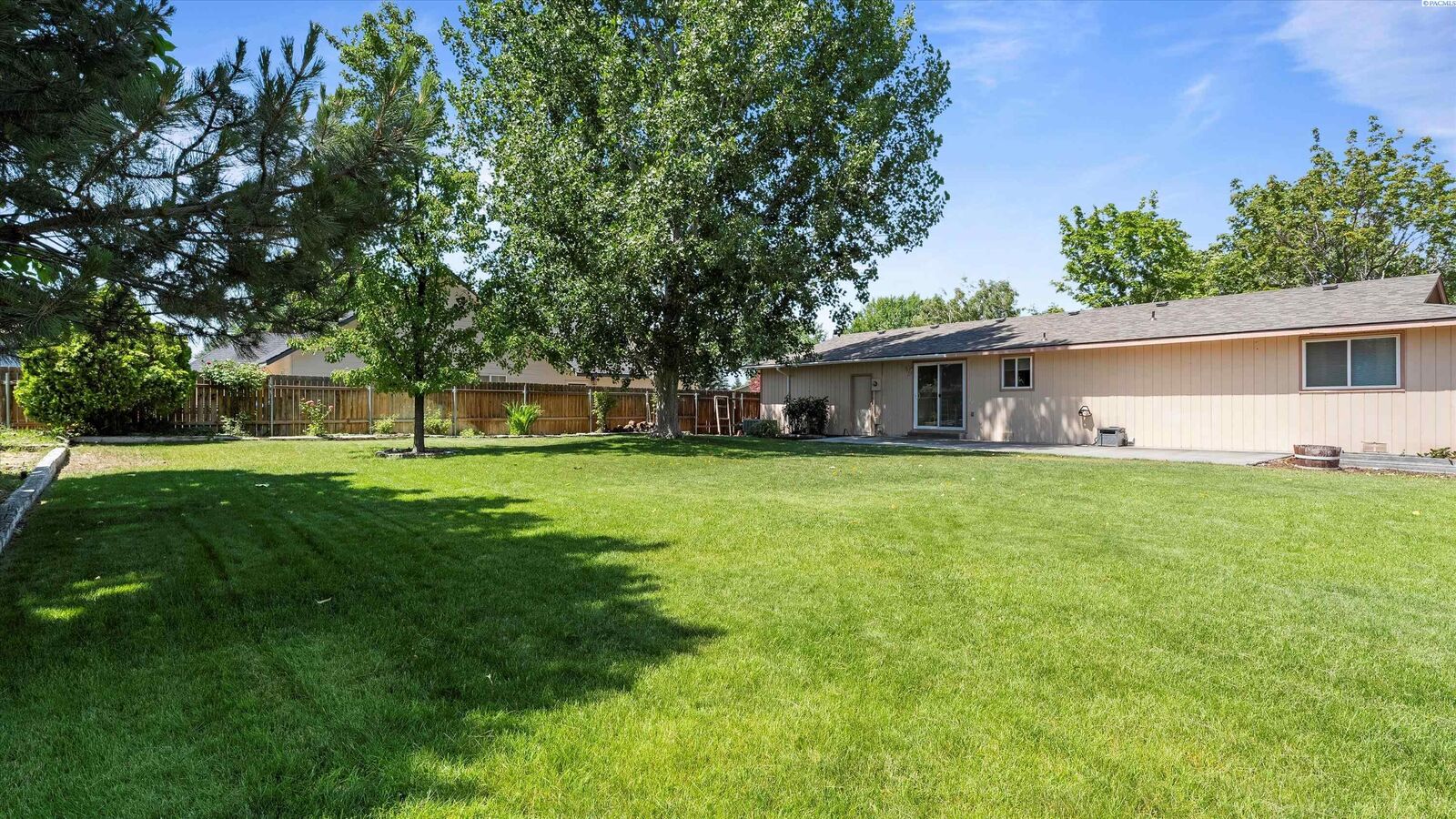 Property Photo: 4745 W Robin Ct WA 99353
