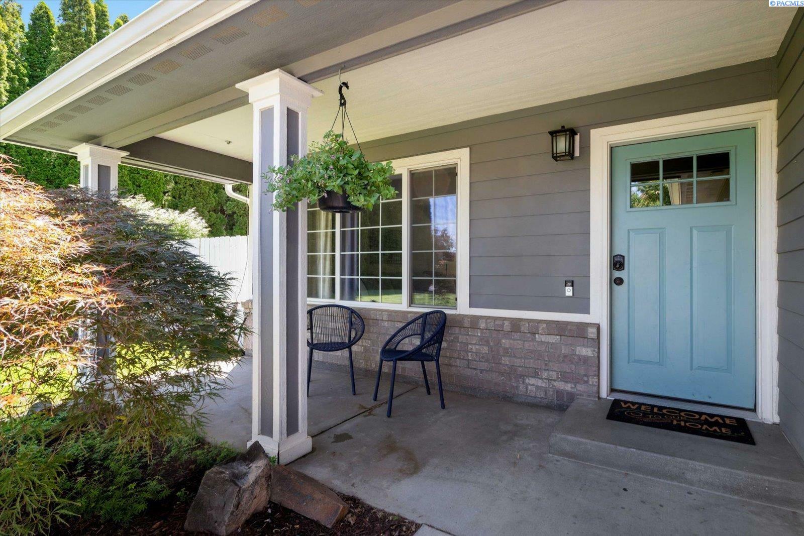 Property Photo:  2330 Hummingbird Lane  WA 99353 