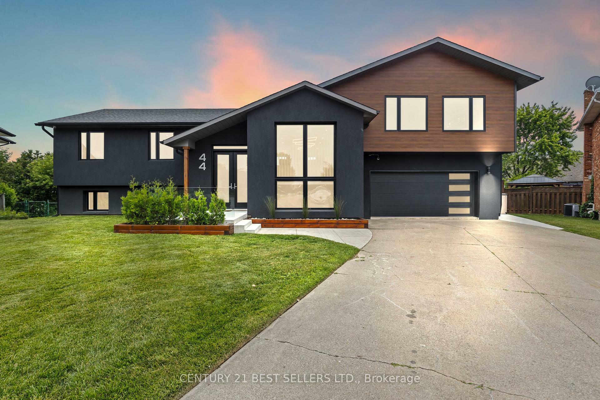 Property Photo: 44 Farewell Crescent ON L0R 2A0