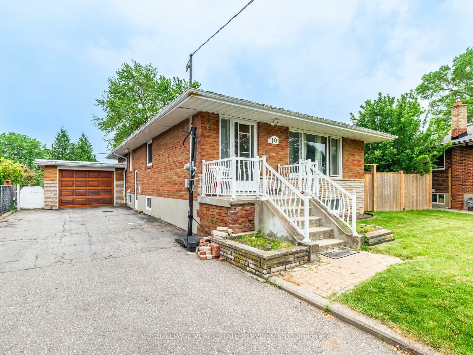 Property Photo: 10 Chatsmere Place ON M1H 2G9