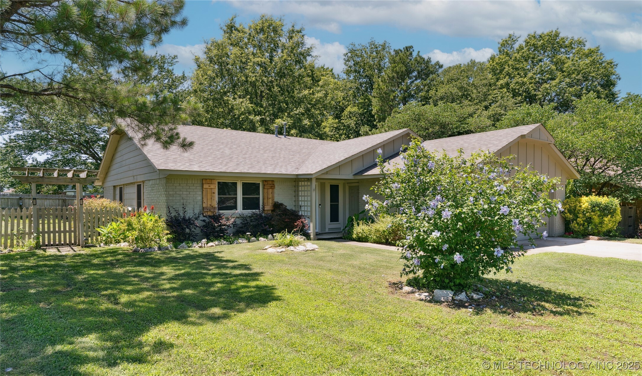 Property Photo: 1800 N 26th Street OK 74014