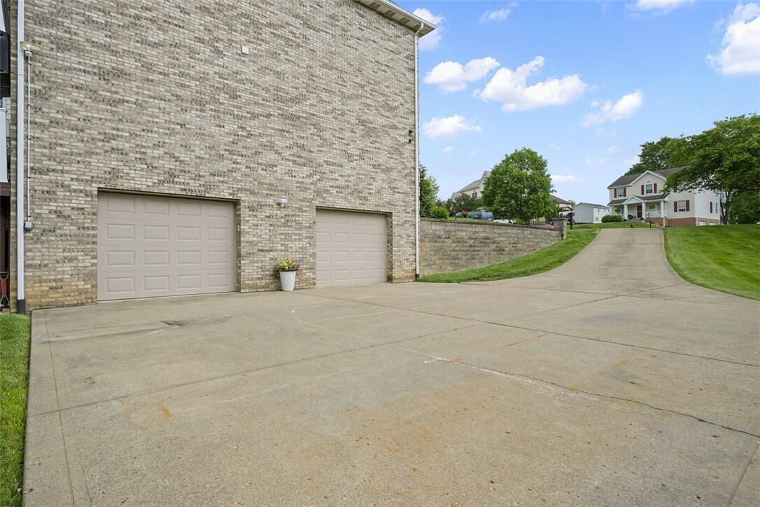 Property Photo: 1008 Aspen Drive PA 15126