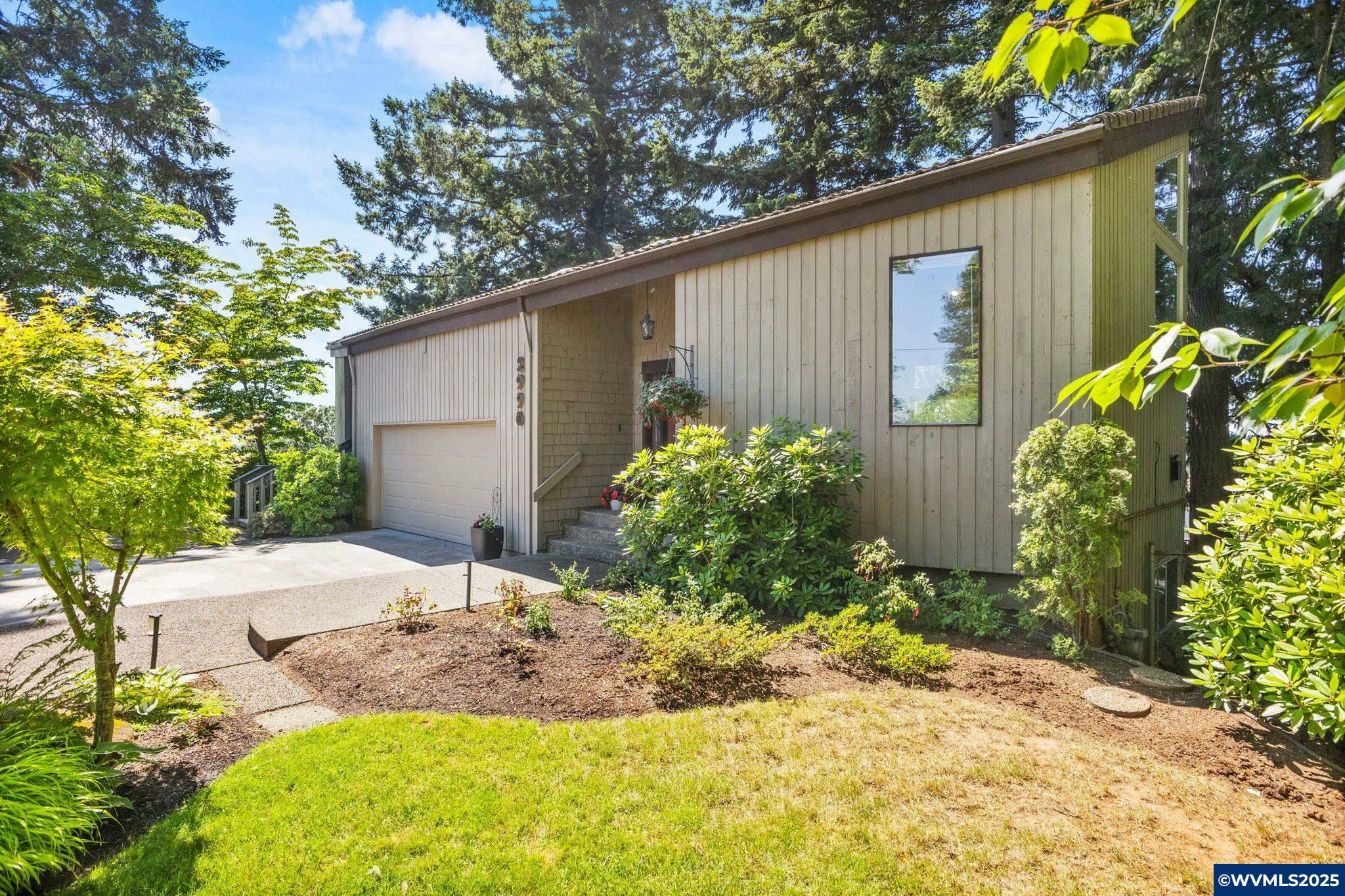 Property Photo: 2990 Deering Dr NW OR 97304