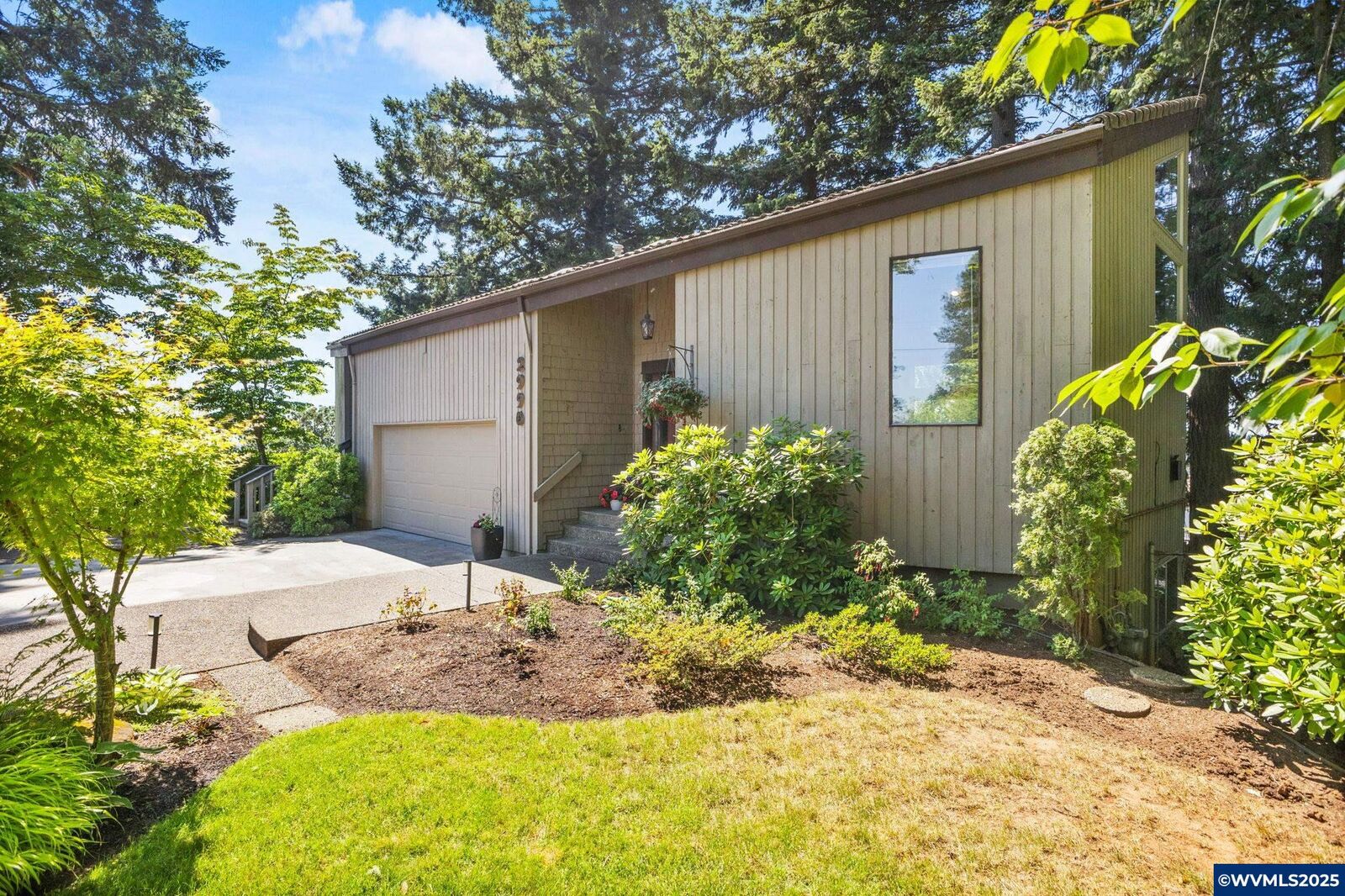 Property Photo: 2990 Deering Dr NW OR 97304