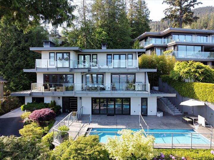 3389 Thompson Crescent — photo 1