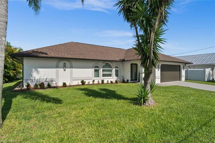Property Photo:  1910 SE 10th Pl  FL 33990 