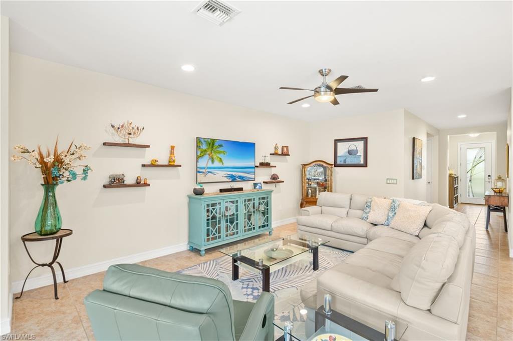 Property Photo: 14687 Topsail Dr FL 34114