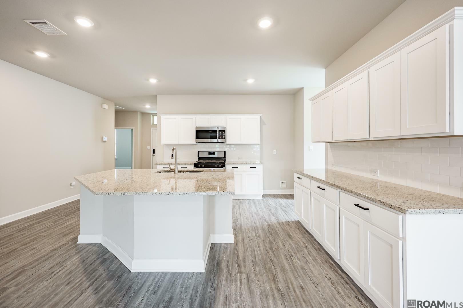 Property Photo:  13648 Willamette Way  LA 70817 