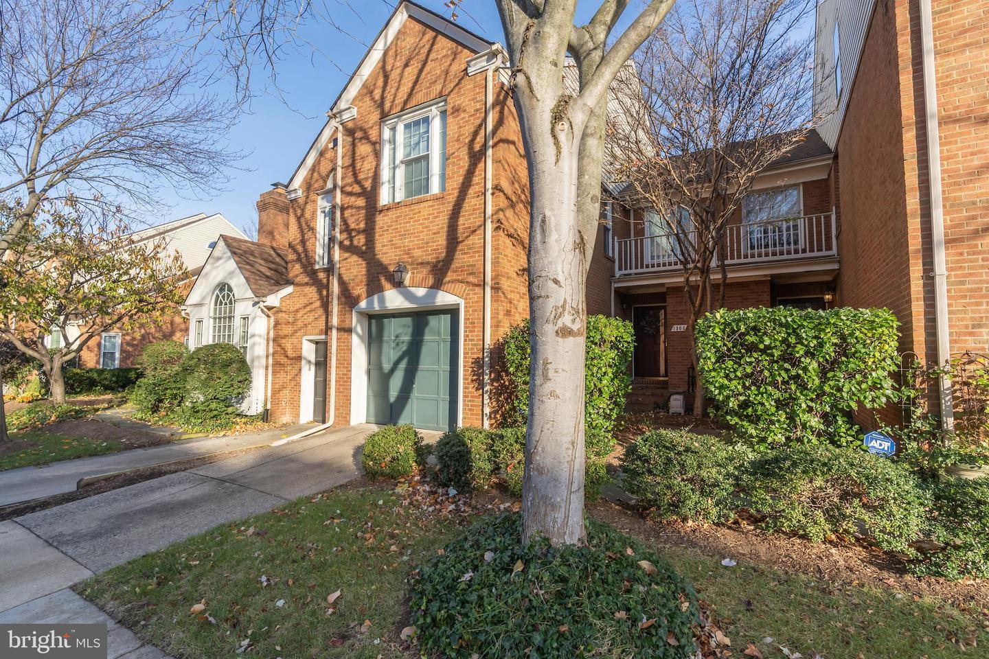 Property Photo: 1906 Duffield Lane VA 22307
