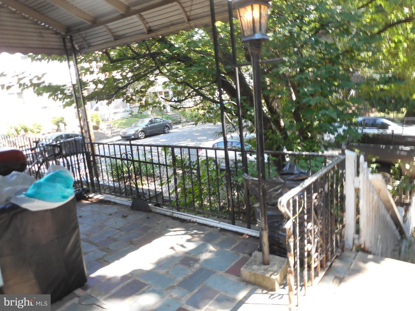 Property Photo: 402 Croyden Rd PA 19082