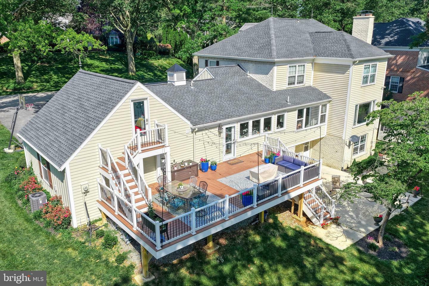 Property Photo: 215 E Lauer Lane PA 17011