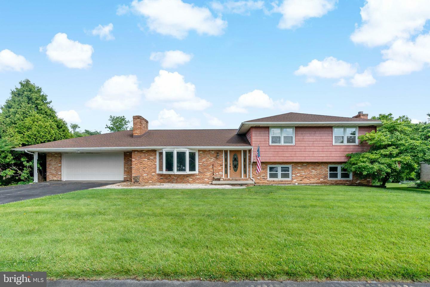 Property Photo: 319 Hermitage Drive WV 25405