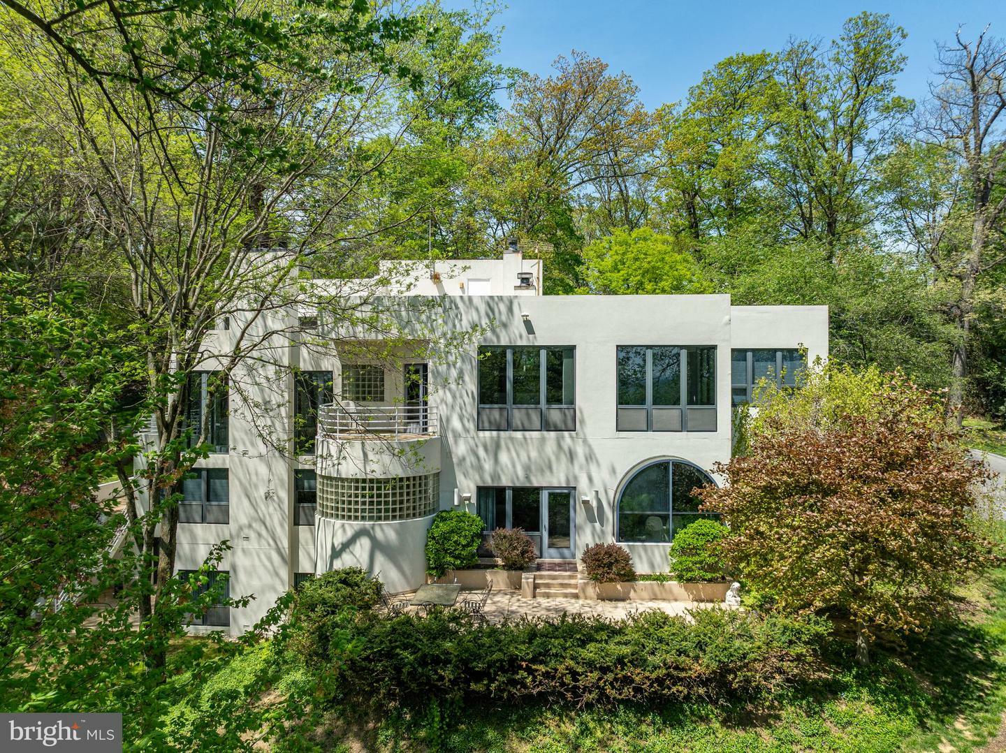 910 Pennwood Circle  Lancaster PA 17601 photo