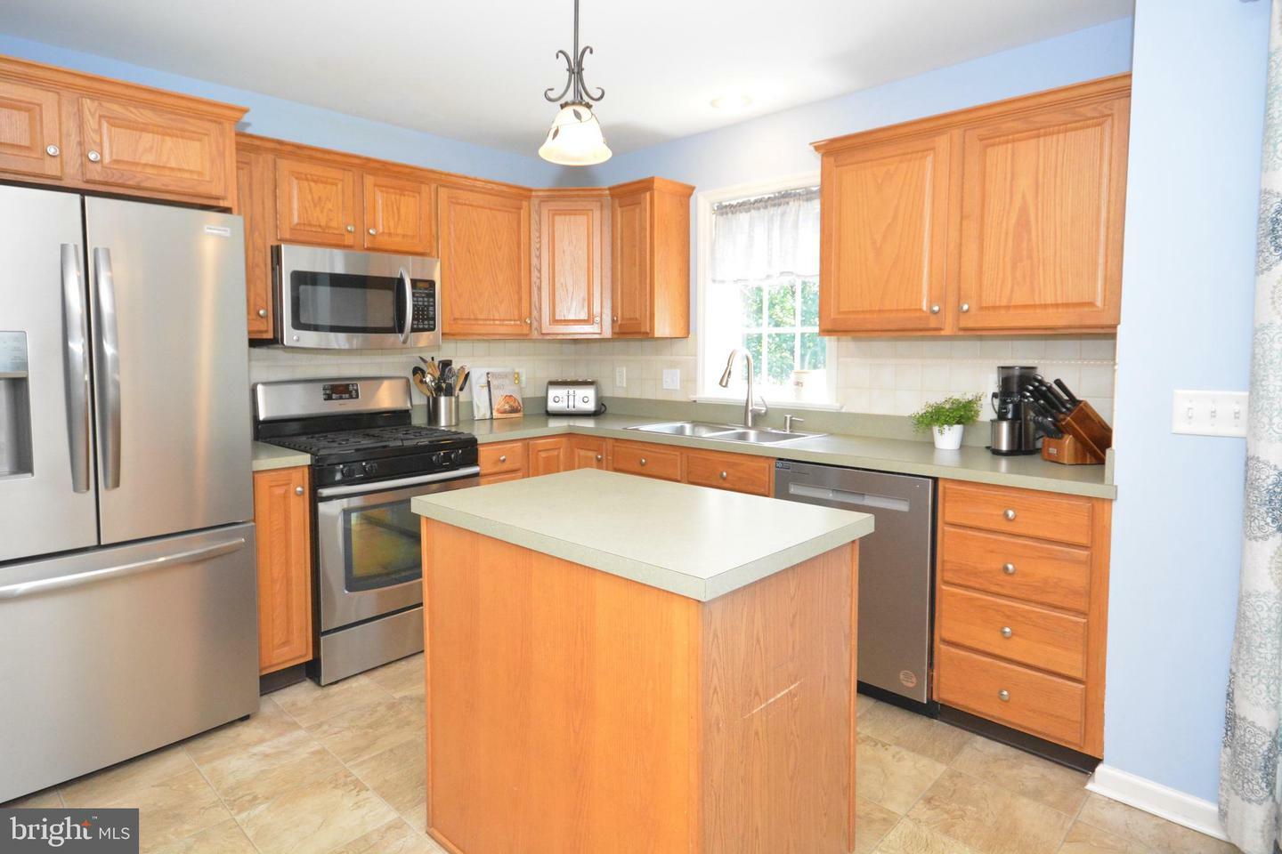 Property Photo:  321 Coventry Lane  PA 17543 