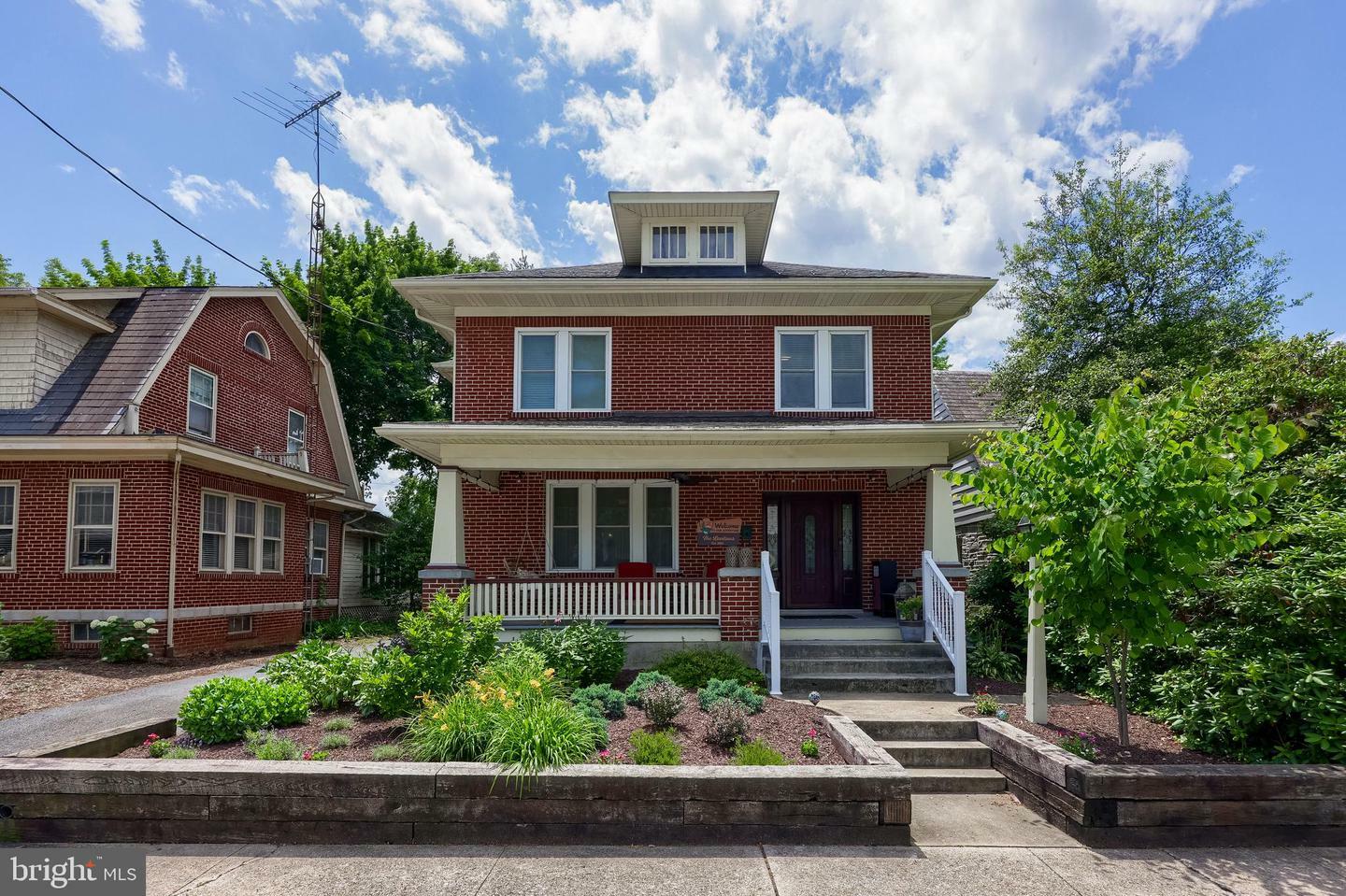 Property Photo: 76 N Grant Street PA 17545
