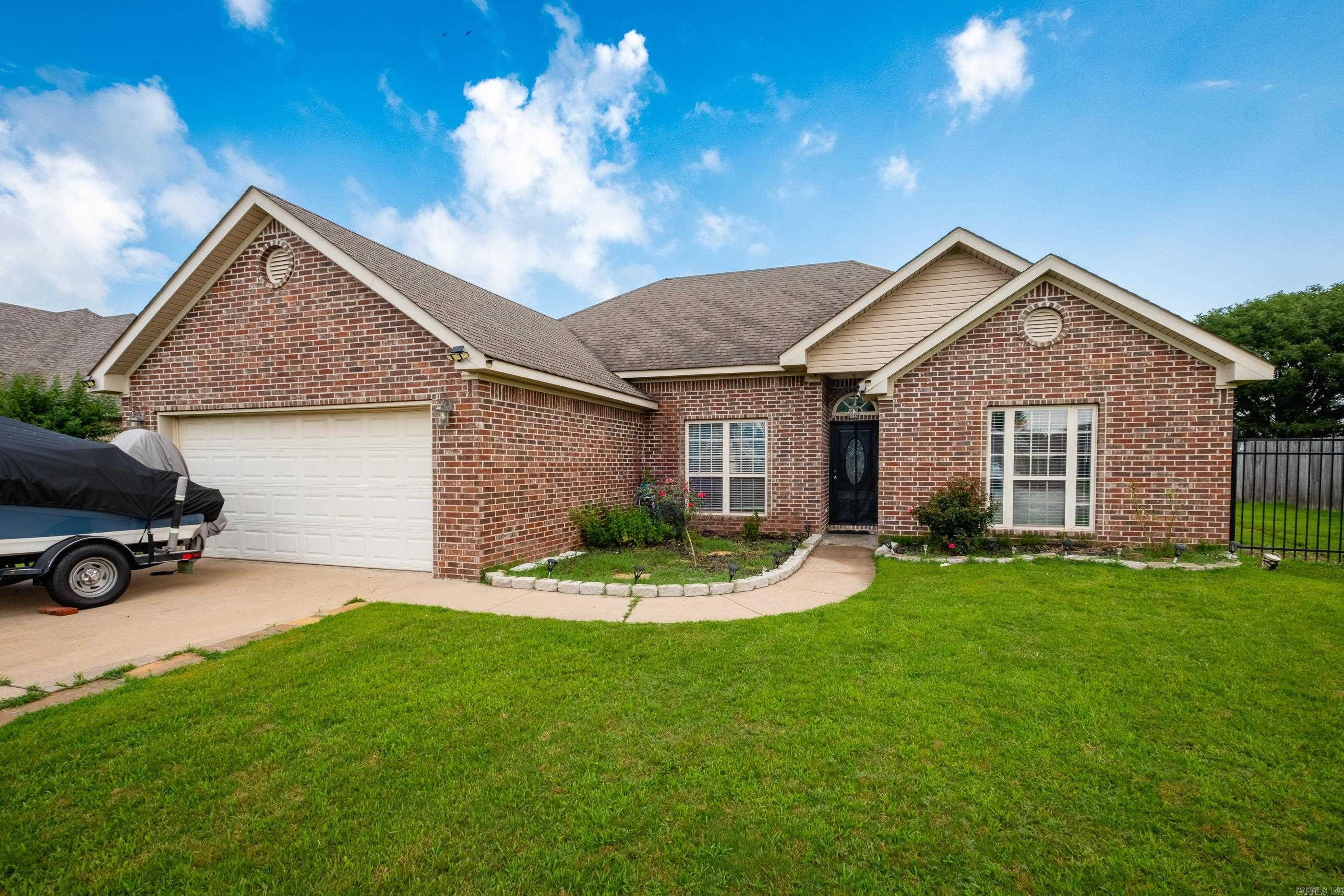 Property Photo: 14208 Chesterfield Circle AR 72117