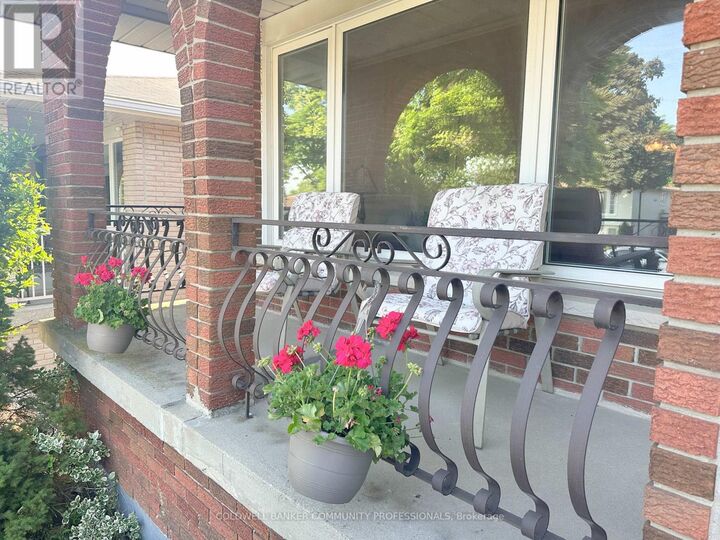 Property Photo:  233 Lawnhurst Court  ON L8V 4R4 