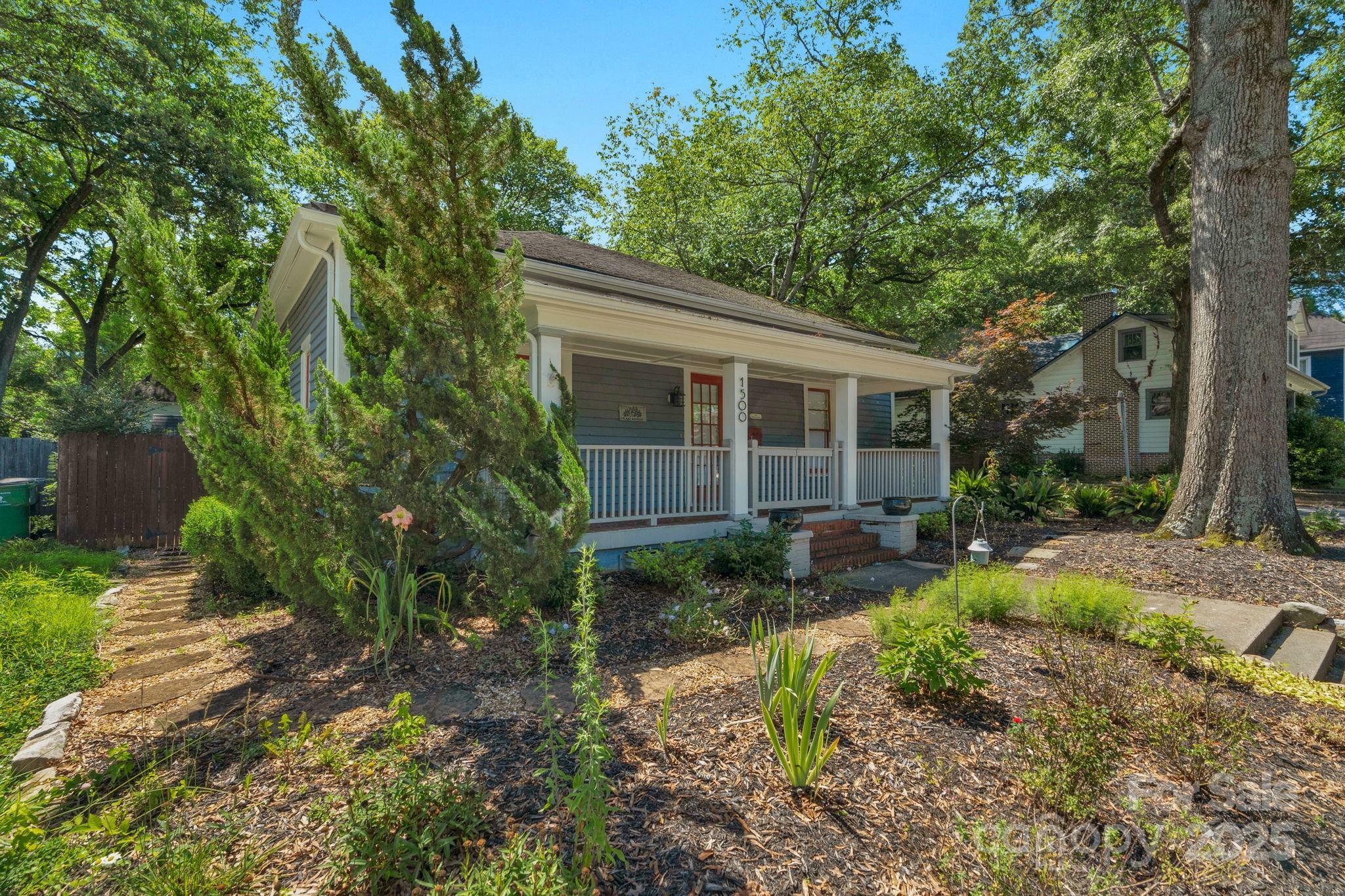 Property Photo: 1500 Pecan Avenue NC 28205