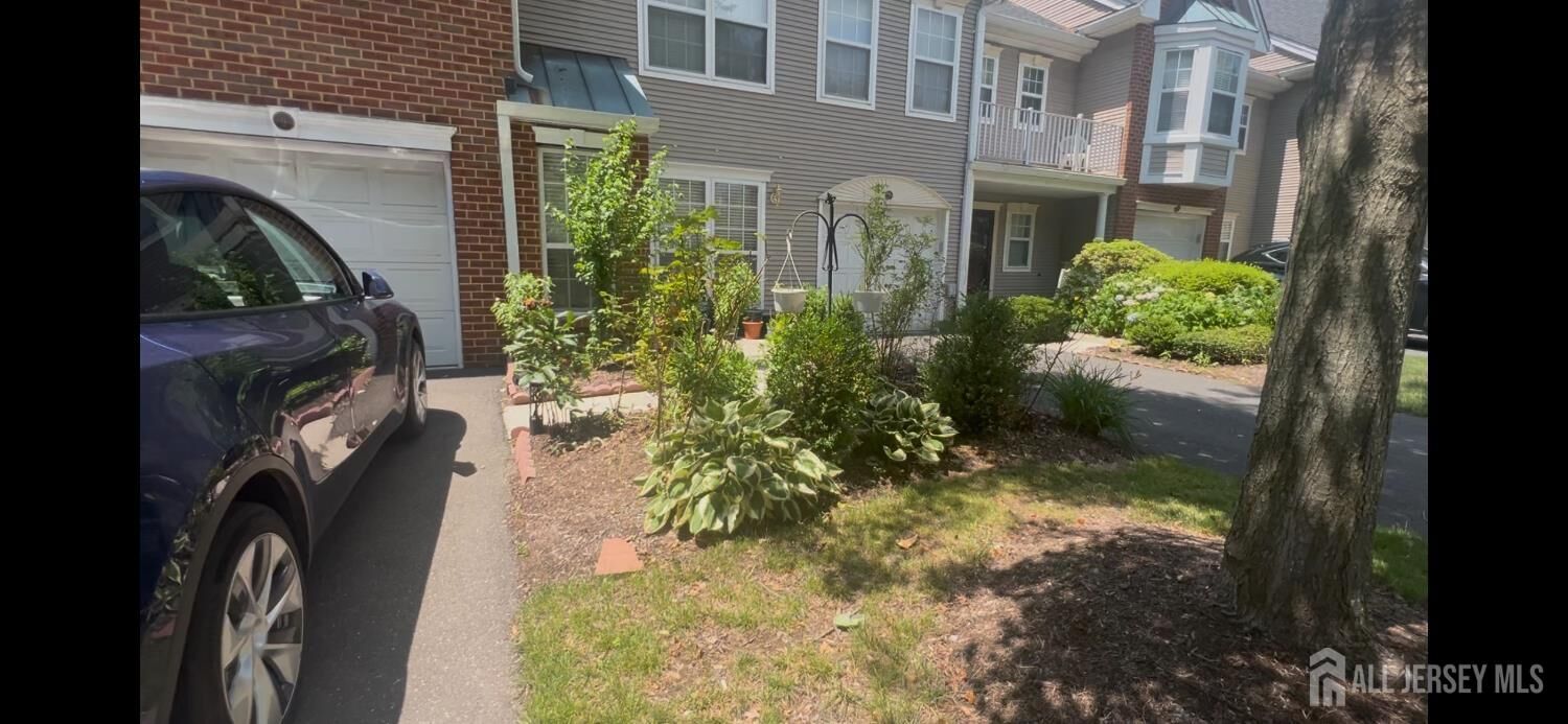 Property Photo:  9 Henry Court  NJ 08536 
