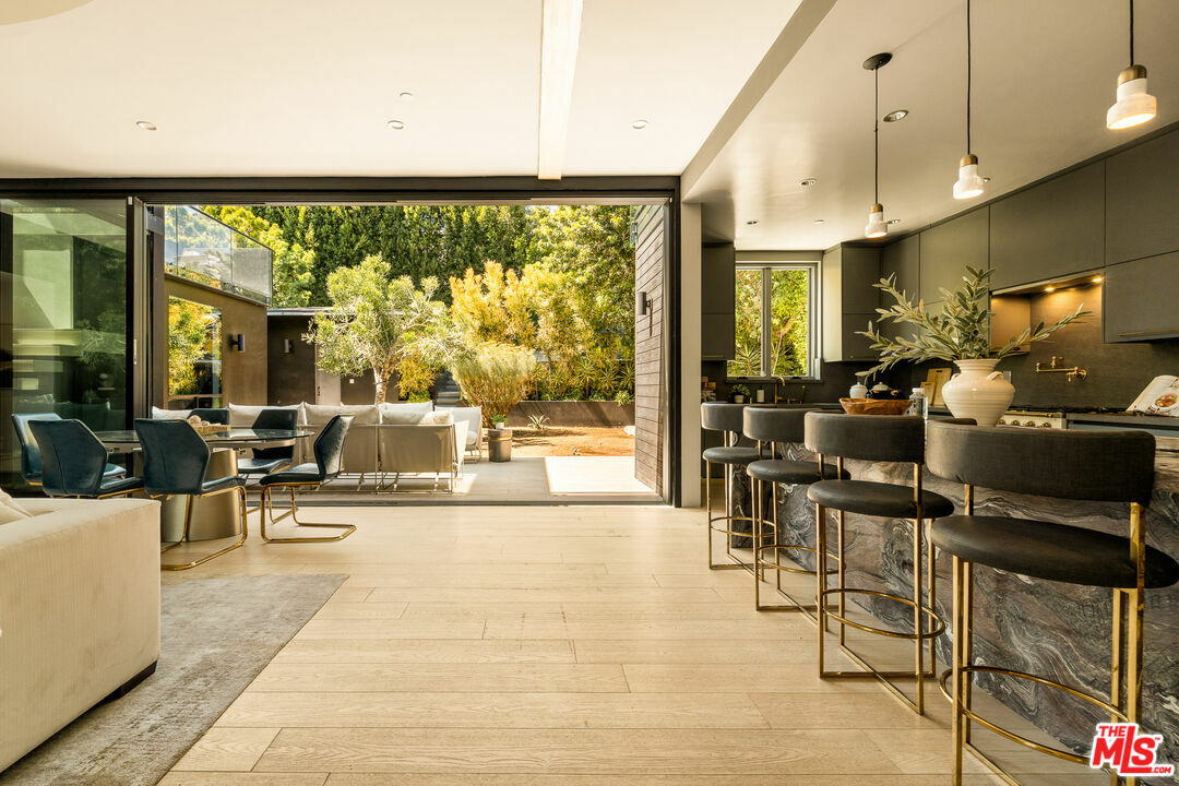 Property Photo: 7431 Franklin Ave CA 90046