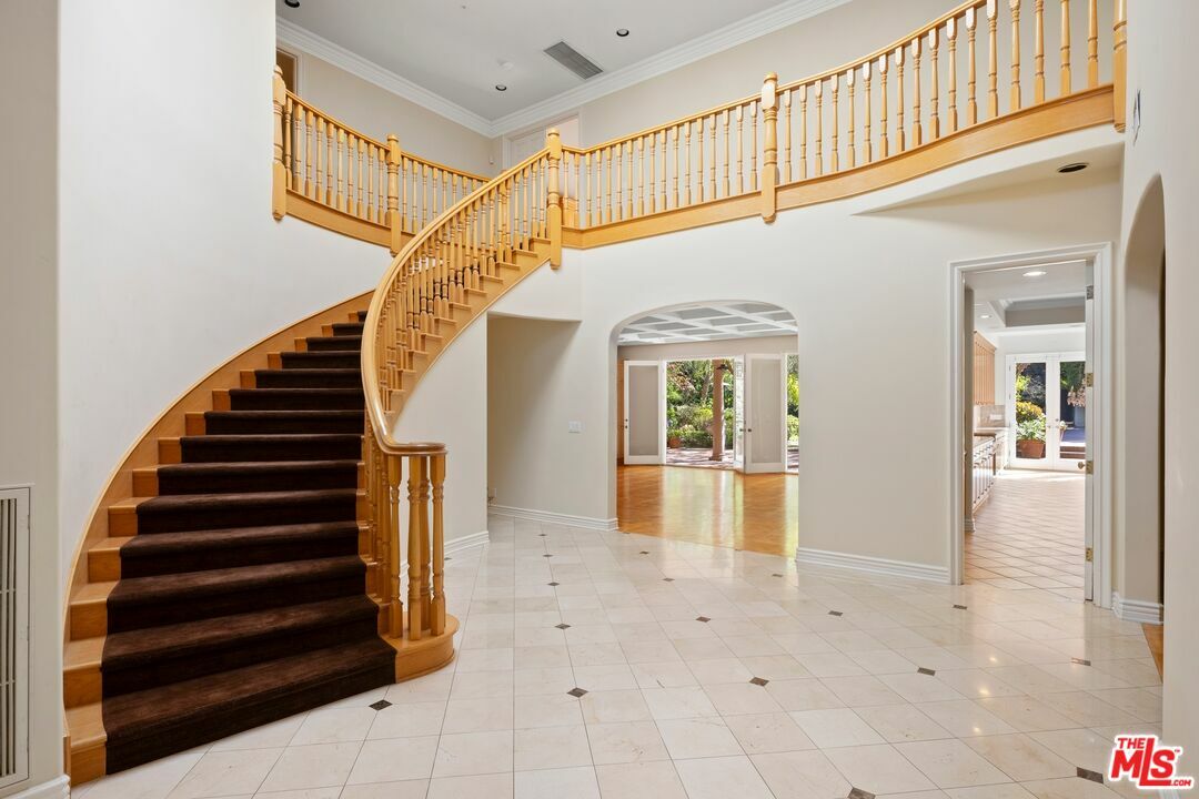 Property Photo: 625 Foothill Rd CA 90210